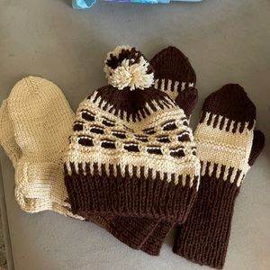 Beanie mittens and sock set